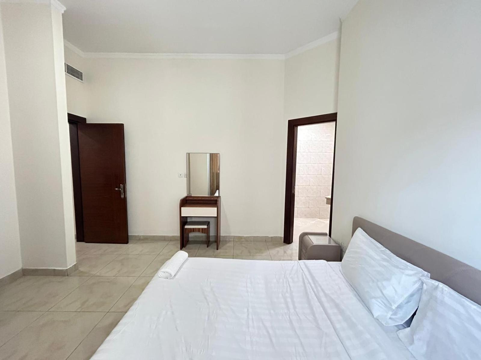 Al Hayat Suites Apartment Манама Екстериор снимка