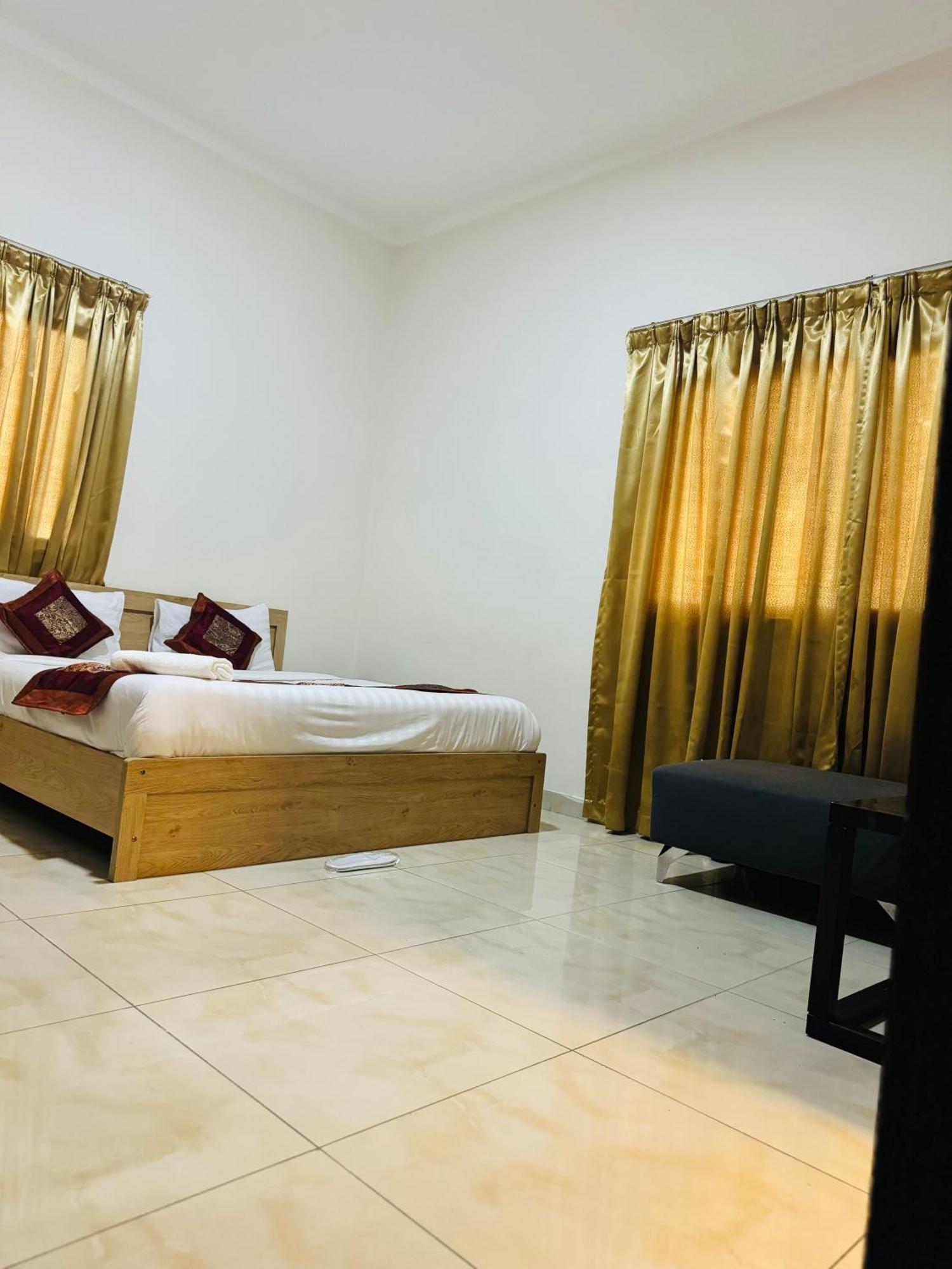 Al Hayat Suites Apartment Манама Екстериор снимка