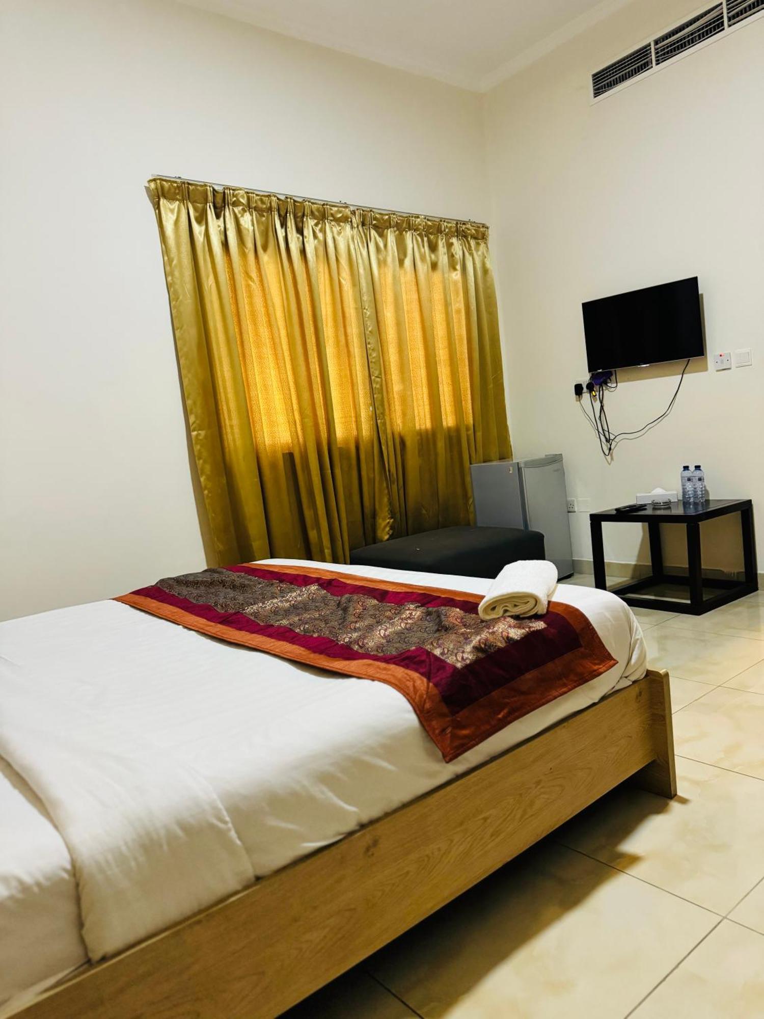 Al Hayat Suites Apartment Манама Екстериор снимка