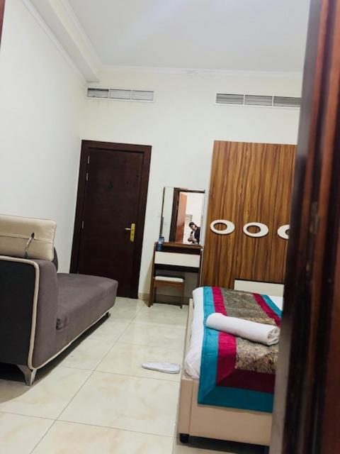 Al Hayat Suites Apartment Манама Екстериор снимка