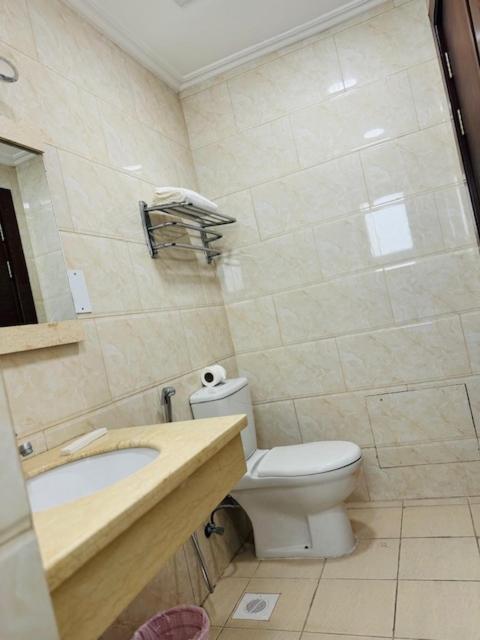 Al Hayat Suites Apartment Манама Екстериор снимка