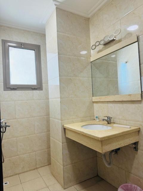 Al Hayat Suites Apartment Манама Екстериор снимка