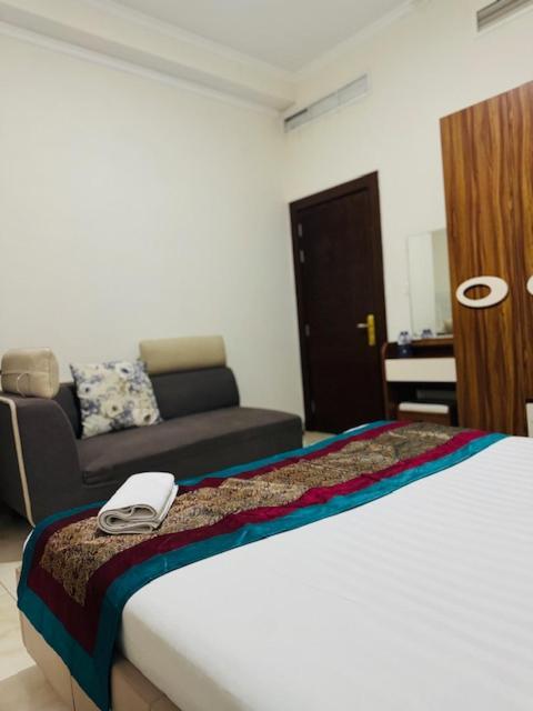 Al Hayat Suites Apartment Манама Екстериор снимка
