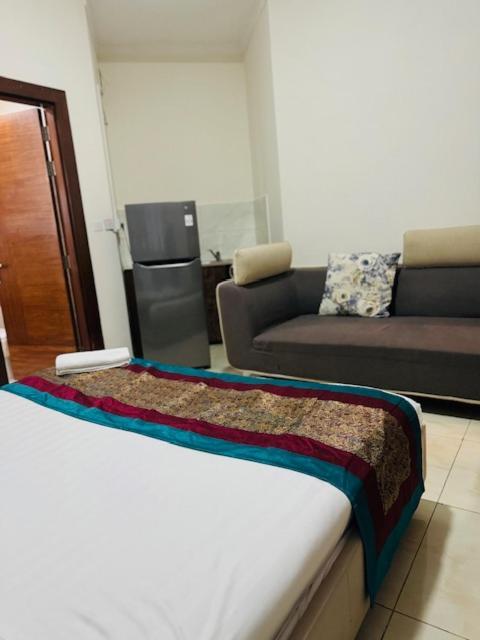 Al Hayat Suites Apartment Манама Екстериор снимка