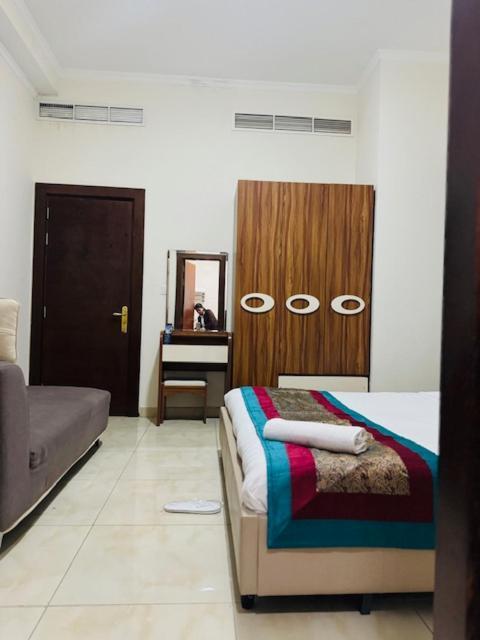 Al Hayat Suites Apartment Манама Екстериор снимка